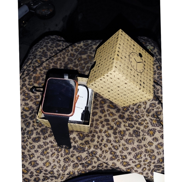 Premium Smart Watch W/ Camera And Bluetooth - Picture 3 of 5